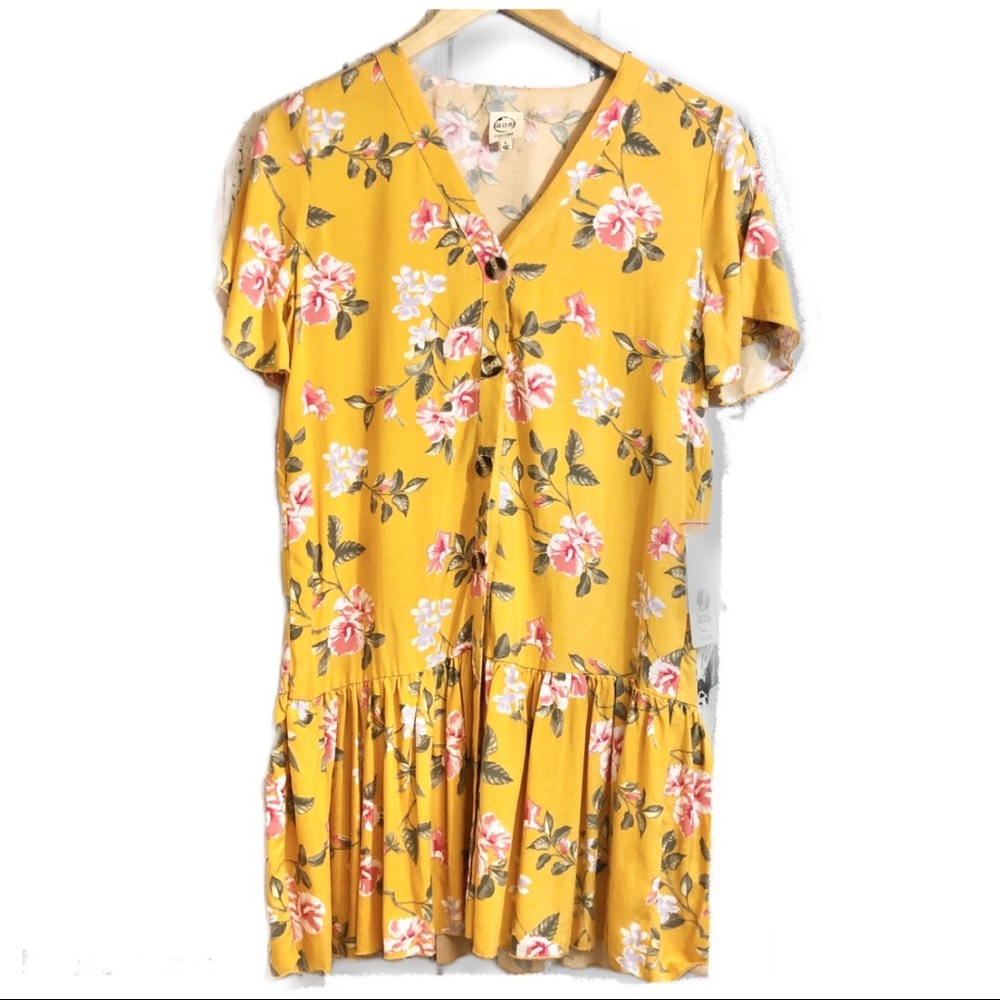 205 Collins V-neck yellow dress ruffle bottom size small